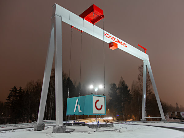 Nosturi L&auml;ntisell&auml; yhdystiell&auml;